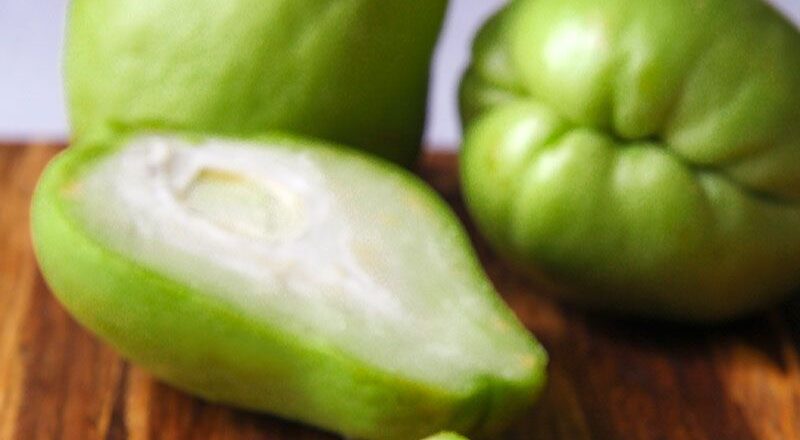 How does fresh chayote juice help men?